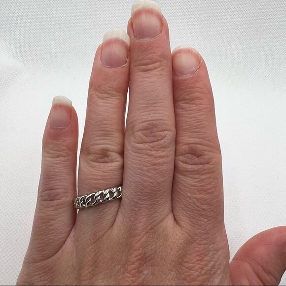 🍭4/$20 Silver tone braided simple ring - size 7.25 - Picture 2 of 3